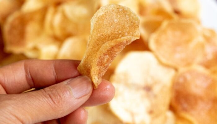 Crunchy And Savory: Easy Homemade Potato Chips Recipe For Snack Lovers!