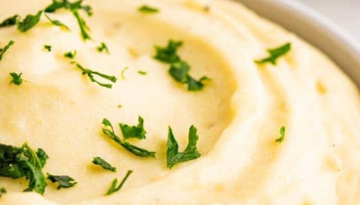 Whip Up The Best Thick And Creamy Mashed Potatoes With This Easy Recipe