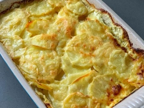 Easy Steps To Whip Up The Ultimate Potato Bake For A Crowd-Pleasing Dish