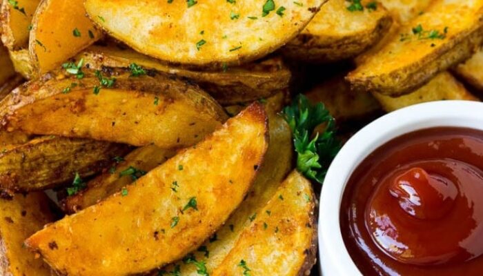 Golden Crispy Perfection: Easy Oven-Baked Potato Wedges Recipe