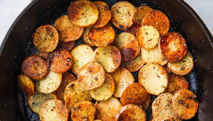 Whipping Up Crispy Perfection: Mastering Sliced Potatoes On The Stove