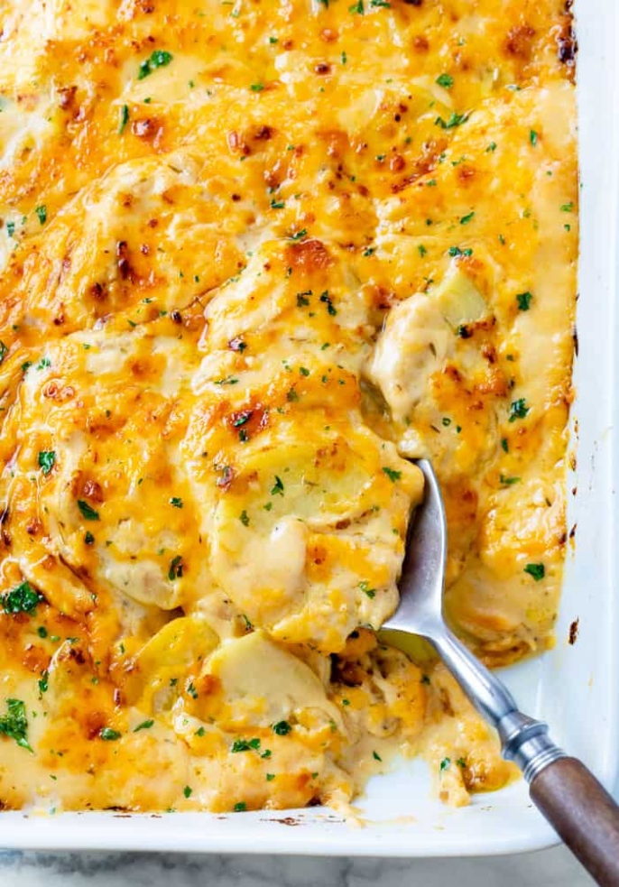 Niche Utama 2 Cheesy Scalloped Potatoes - The Cozy Cook