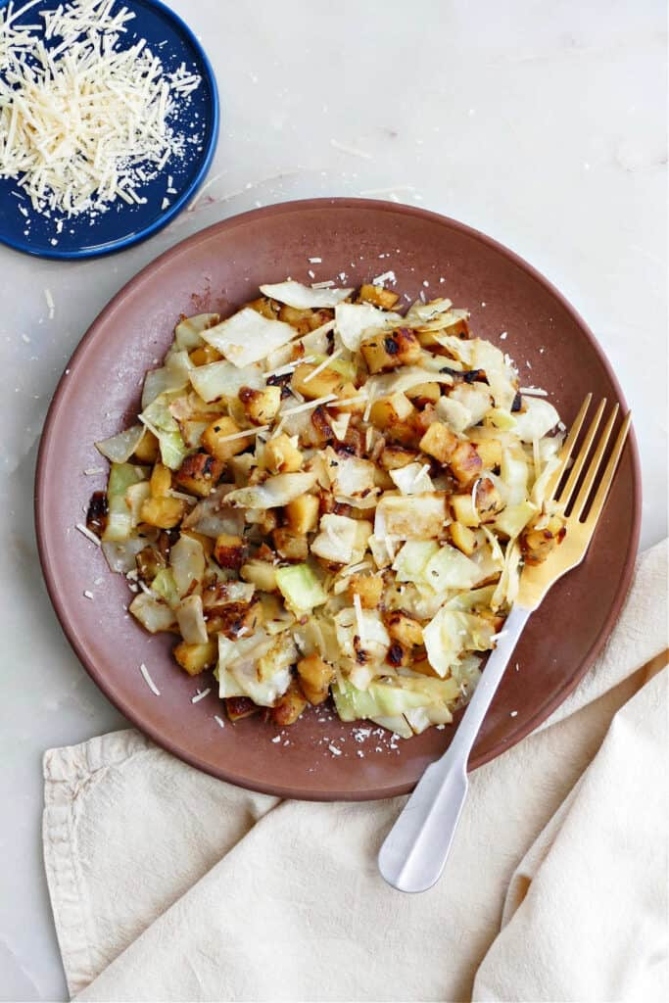 Potato And Cabbage Delight: A Step-by-Step Guide To A Flavorful Dish