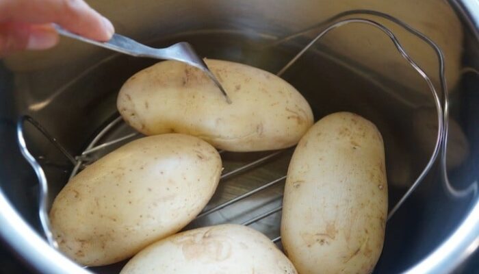 Quick & Easy: Pressure Cooker Potato Perfection In Minutes!