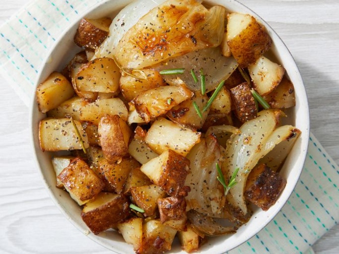 Niche Utama 2 Roasted Potatoes And Onions - Easy And Delicious