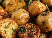 Whip Up A Flavorful Batch Of Rosemary Potatoes With This Easy Recipe!