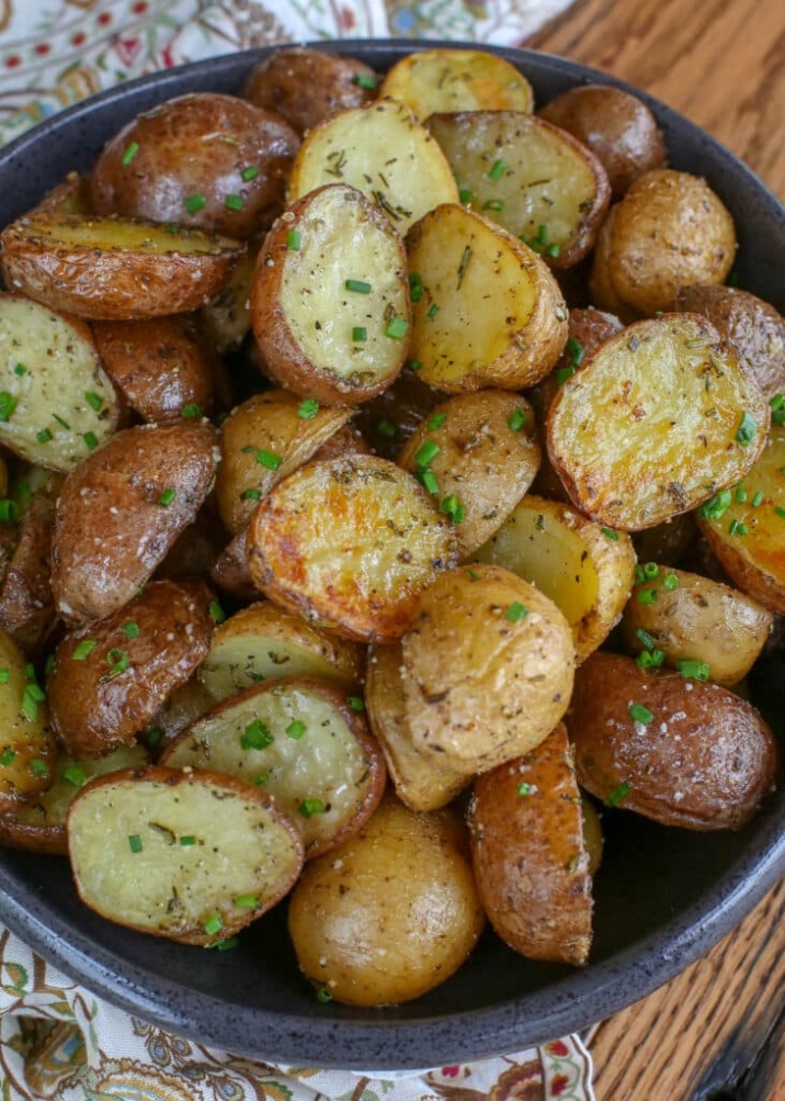 Niche Utama 2 Rosemary Roasted Potatoes - Barefeet In The Kitchen